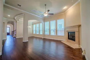 7124 Isle Royal Ln, Irving, TX 75063 - Photo 8
