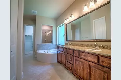 7124 Isle Royal Lane, Irving, TX 75063 - Photo 10