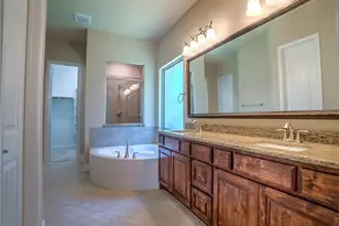 7124 Isle Royal Ln, Irving, TX 75063 - Photo 10