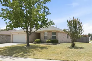 1065 Triple Crown Dr, Fort Worth, TX 76179 - Photo 6