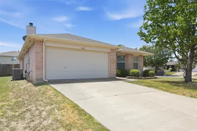 1065 Triple Crown Drive, Fort Worth, TX 76179 - Photo 2