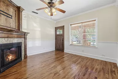 815 Brazos Street, Graham, TX 76450 - Photo 4
