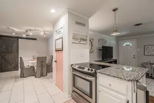 1045 Valentine St, Hurst, TX 76053 - Photo 6