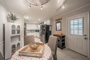 1045 Valentine St, Hurst, TX 76053 - Photo 8