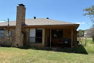 909 Cottonwood Trail, Benbrook, TX 76126 - Photo 6