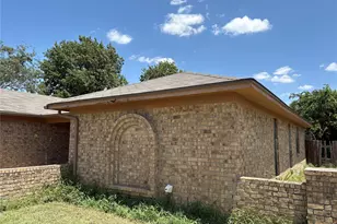 909 Cottonwood Trail, Benbrook, TX 76126 - Photo 2