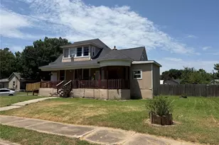 610 W 6th St, Bonham, TX 75418 - Photo 2