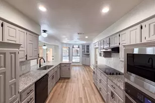 9 Muirfield Ct, Trophy Club, TX 76262 - Photo 2