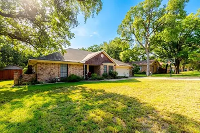 22 Greenbriar Street, Mineral Wells, TX 76067 - Photo 2