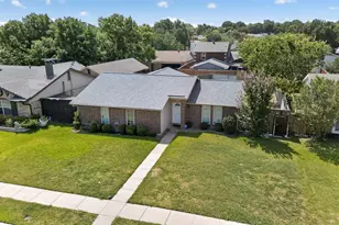 2224 Crockett Dr, Carrollton, TX 75006 - Photo 2