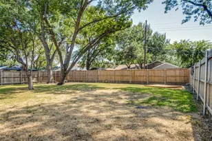 10230 Eastwood Dr, Dallas, TX 75228 - Photo 32