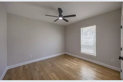 1321 E Magnolia Avenue, Fort Worth, TX 76104 - Photo 22
