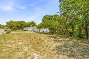1005 Spanish Trail Dr, Granbury, TX 76048 - Photo 22