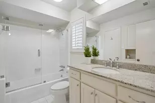 4110 Shady Hill Dr, Dallas, TX 75229 - Photo 12