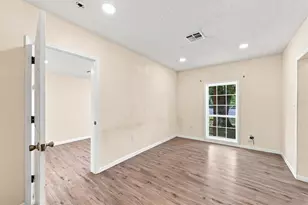 1126 W 7th St, McGregor, TX 76657 - Photo 10