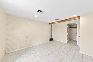 1126 W 7th St, McGregor, TX 76657 - Photo 8