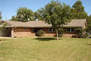 1213 Mockingbird St, Stephenville, TX 76401 - Photo 1
