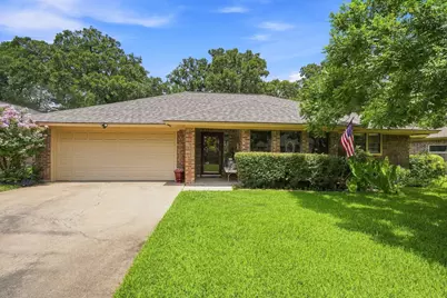 3509 Tomlinson Court, Arlington, TX 76017 - Photo 2