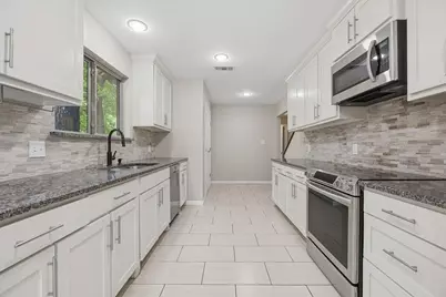 401 N Bailey Avenue, Fort Worth, TX 76107 - Photo 12