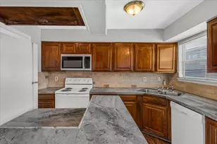 1908 Cloisters Dr, Arlington, TX 76011 - Photo 12