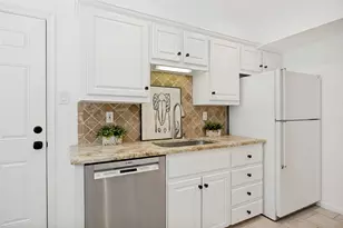 8619 Edgemere Rd, Dallas, TX 75225 - Photo 16