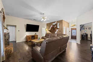 4621 Cedar Run Dr, Midlothian, TX 76065 - Photo 4