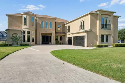 1032 Bentwater Parkway, Grand Prairie, TX 75104 - Photo 1