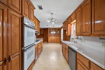1605 Weathered Street, Irving, TX 75062 - Photo 8