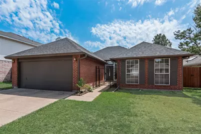 5209 Manhassett Drive, Arlington, TX 76018 - Photo 2