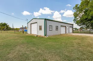 9591 Dripping Springs Rd, Denison, TX 75021 - Photo 16
