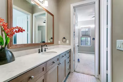 1132 Hemingway Lane, Irving, TX 75063 - Photo 32