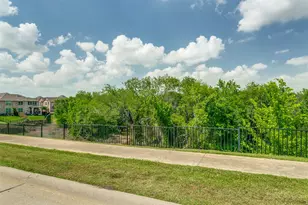 1132 Hemingway Ln, Irving, TX 75063 - Photo 38