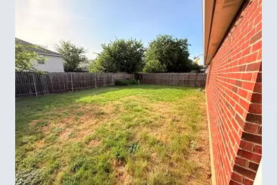 8125 Dripping Springs Drive, Fort Worth, TX 76134 - Photo 4