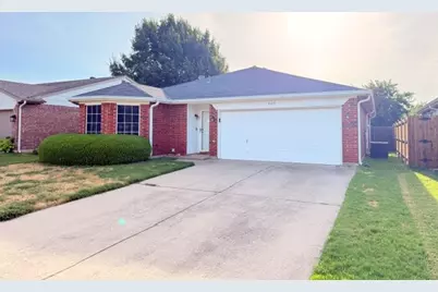 8125 Dripping Springs Drive, Fort Worth, TX 76134 - Photo 2