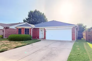 8125 Dripping Springs Dr, Fort Worth, TX 76134 - Photo 2