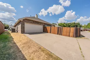 4820 Thames Dr, Grand Prairie, TX 75052 - Photo 36