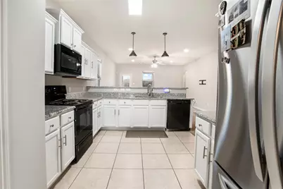 6001 Royal Gorge Drive, Fort Worth, TX 76179 - Photo 4