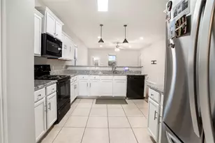 6001 Royal Gorge Dr, Fort Worth, TX 76179 - Photo 4