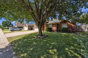 1017 Aaron Dr, Burleson, TX 76028 - Photo 4