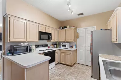 1701 Creekway Drive, Lewisville, TX 75067 - Photo 8