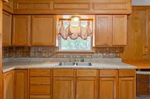 9542 Heritage Pkwy, West, TX 76691 - Photo 8