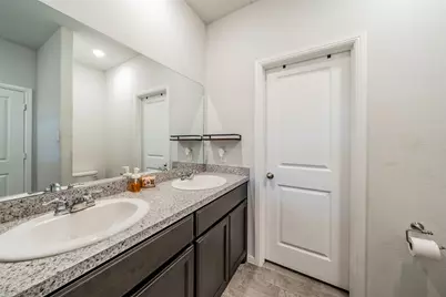 8028 Muddy Creek Drive, Fort Worth, TX 76131 - Photo 12