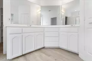 8604 Secret Forest Dr, Dallas, TX 75249 - Photo 22