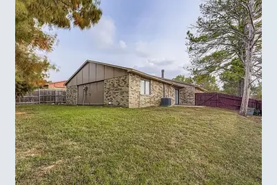 2001 Newbury Drive, Arlington, TX 76014 - Photo 18