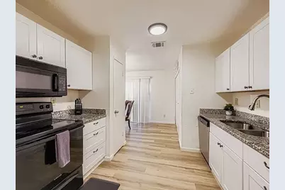 2001 Newbury Drive, Arlington, TX 76014 - Photo 6