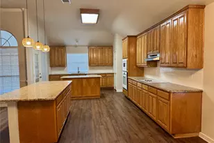 215 Springpark Dr, Arlington, TX 76014 - Photo 6