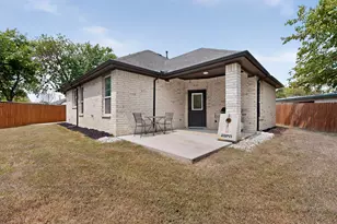 909 Marcellus Ct, Arlington, TX 76011 - Photo 16