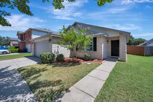 1952 Copper Mountain Dr, Fort Worth, TX 76247 - Photo 2