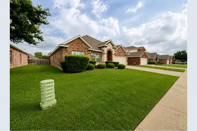 2776 Park Place, Grand Prairie, TX 75052 - Photo 2