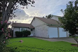 2925 Fairway Dr, Grand Prairie, TX 75052 - Photo 1
